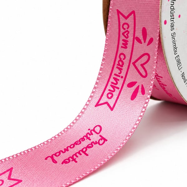 Fita Cetim Estampada Com Carinho Sinimbu cor Rosa C02 22mm rolo 10 metros