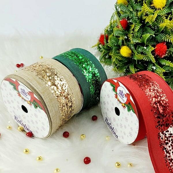 Fita aramada Natal com paetê Princess 60mm nas cores cru dourado, verde e vermelho em decoração de Natal